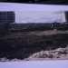 Fotografia scattata nel 1987 da Gaetano Di Monte durante i lavori di costruzione del palazzo: nell'immagine  l'habitat rupestre